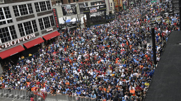 Fans line Broadway in anticipation of the start of the 2019 NFL Draft in Downtown Nashville.